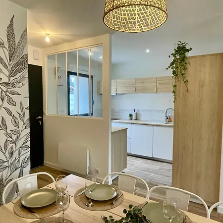 Spacious House For Up To 10 People In