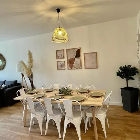 Spacious House For Up To 10 People In Prázdninový dům Vertou