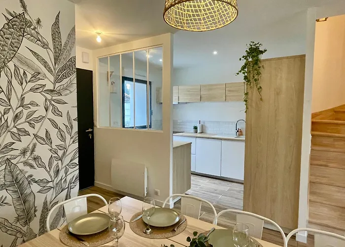 Spacious House For Up To 10 People In