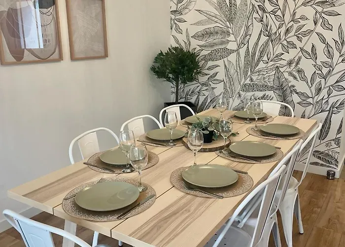 Hébergement de vacances Spacious House For Up To 10 People In