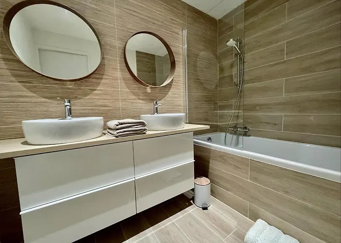 Spacious House For Up To 10 People In Hébergement de vacances *