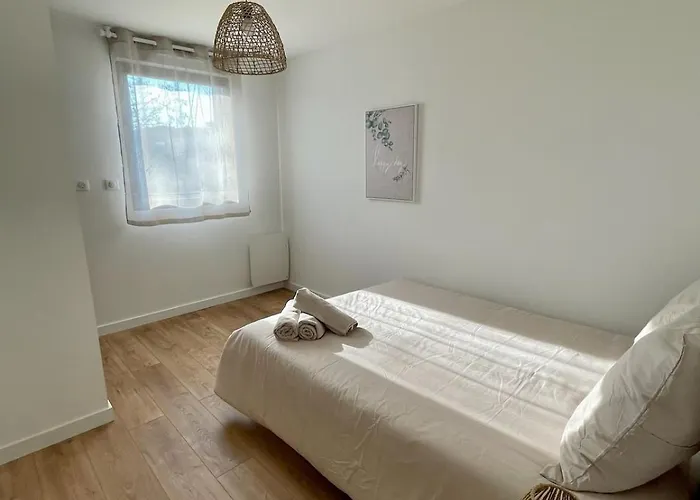 Spacious House For Up To 10 People In Vertou